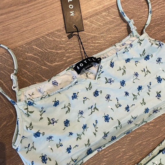 Motel Rocks Set - Picture 2 of 3